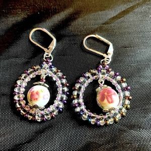 Seed bead hoop earring. Clutch back. Handmade.‎